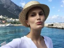 NO MAKE UP: Знаменитості масово викладають знімки без макіяжу