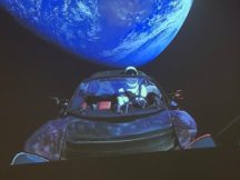 Ілон Макс відправив автомобіль «Tesla» у космос. Відео