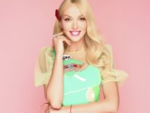 Слідами Джолі: у ніг Олі Полякової з’явився Instagram