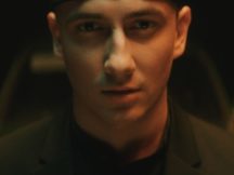 Це Вона: Ivan NAVI в новом видео устроил гонки по городу за Женщиной-кошкой