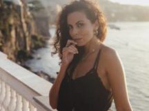 Каменских выпустила новый трек и видео к нему