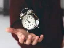 Коли будуть переводити годинник на зимовий час у 2026 році в Україні: дата